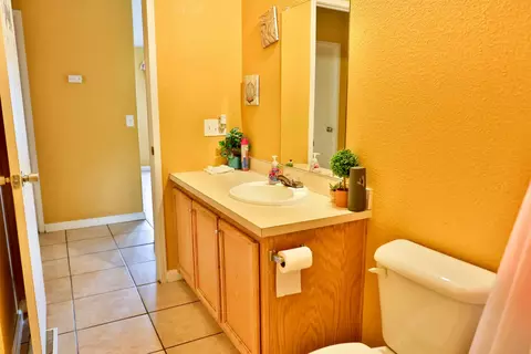 Bath - 19360 Simpson Rd, Corning, CA 96021 photo 5 of 7