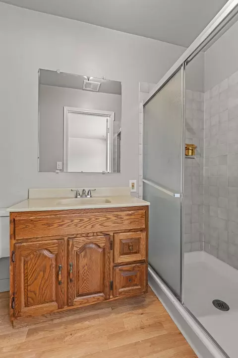Bath - 100 W Delano St, Elverta, CA 95626 photo 1 of 3