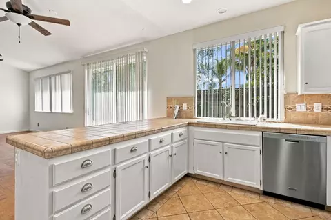 Kitchen - 1824 Rail St, Manteca, CA 95337 photo 4 of 5