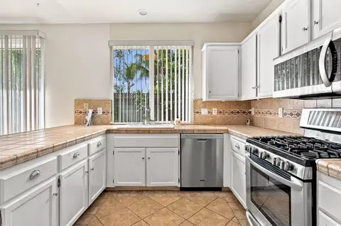 Kitchen - 1824 Rail St, Manteca, CA 95337 photo 3 of 5