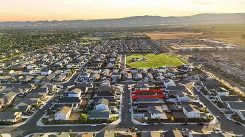 View/Area - 927 Grimsby Ln, Patterson, CA 95363 photo 5 of 6
