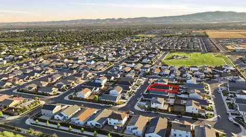 View/Area - 927 Grimsby Ln, Patterson, CA 95363 photo 6 of 6