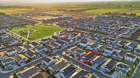 View/Area - 927 Grimsby Ln, Patterson, CA 95363 photo 4 of 6