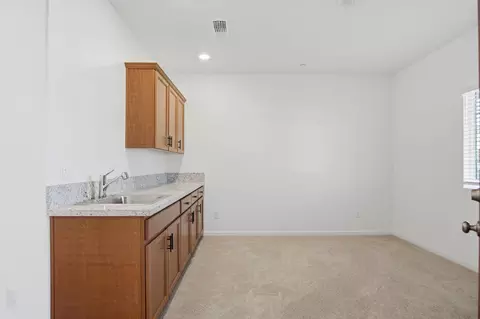 Entry Way - 927 Grimsby Ln, Patterson, CA 95363 photo 5 of 12