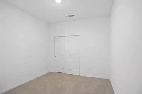 Bedroom - 927 Grimsby Ln, Patterson, CA 95363 photo 2 of 3