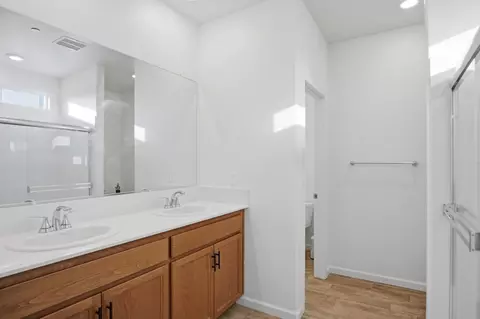 Entry Way - 927 Grimsby Ln, Patterson, CA 95363 photo 11 of 12