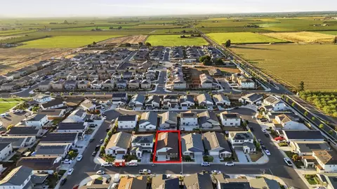 View/Area - 927 Grimsby Ln, Patterson, CA 95363 photo 3 of 6