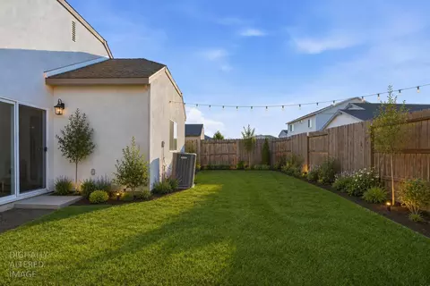 Exterior - 927 Grimsby Ln, Patterson, CA 95363 photo 6 of 7