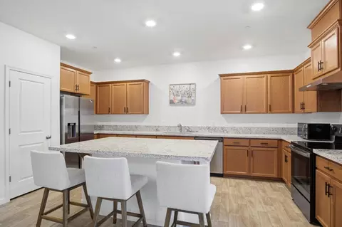 Kitchen - 927 Grimsby Ln, Patterson, CA 95363 photo 1 of 4