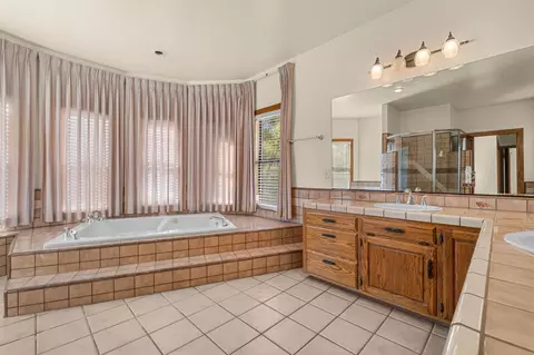 Bath - 5411 Oak Leaf Cir, Placerville, CA 95667 photo 4 of 8