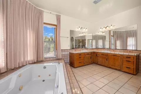 Bath - 5411 Oak Leaf Cir, Placerville, CA 95667 photo 7 of 8