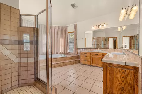 Bath - 5411 Oak Leaf Cir, Placerville, CA 95667 photo 3 of 8