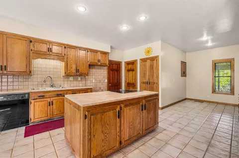 Kitchen - 5411 Oak Leaf Cir, Placerville, CA 95667 photo 2 of 4