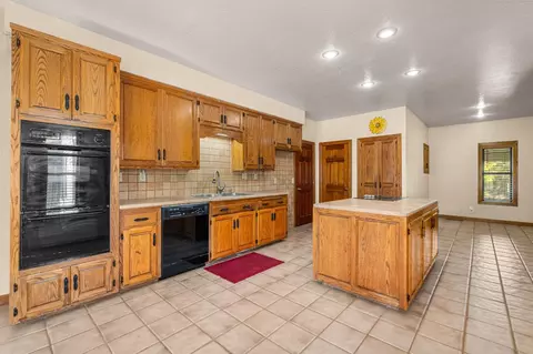 Kitchen - 5411 Oak Leaf Cir, Placerville, CA 95667 photo 3 of 4