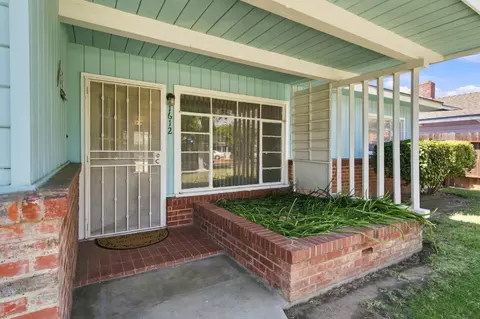 Exterior - 1612 Bedford Ave, Modesto, CA 95351 photo 4 of 12