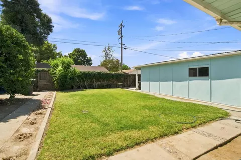 Exterior - 1612 Bedford Ave, Modesto, CA 95351 photo 9 of 12