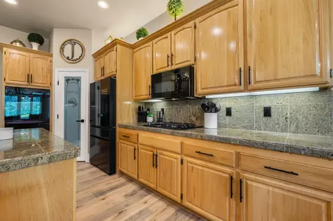 Kitchen - 1580 Stonecrest Rd, Placerville, CA 95667 photo 5 of 12