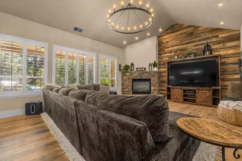 Living - 1580 Stonecrest Rd, Placerville, CA 95667 photo 2 of 4