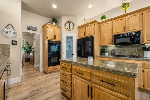 Kitchen - 1580 Stonecrest Rd, Placerville, CA 95667 photo 4 of 12