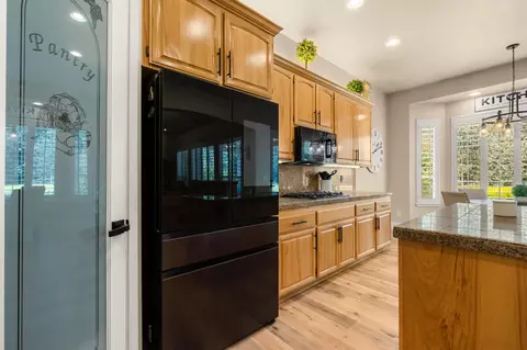 Kitchen - 1580 Stonecrest Rd, Placerville, CA 95667 photo 10 of 12