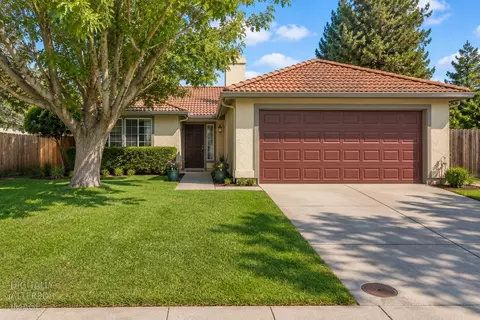 1384 Somerset Dr, West Sacramento, CA 95605