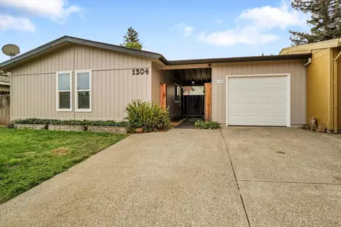 1304 Monroe Ct, Woodland, CA 95776
