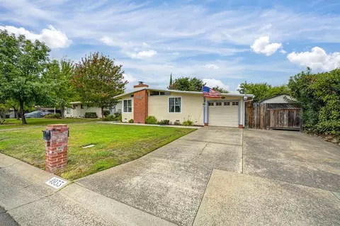 Exterior - 4933 Saint Lynn Ln, Carmichael, CA 95608 photo 2 of 15