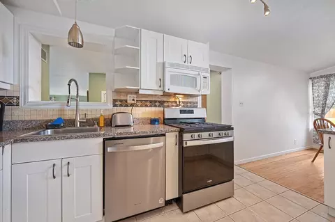 Kitchen - 4933 Saint Lynn Ln, Carmichael, CA 95608 photo 4 of 4
