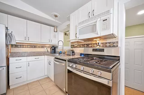 Kitchen - 4933 Saint Lynn Ln, Carmichael, CA 95608 photo 2 of 4