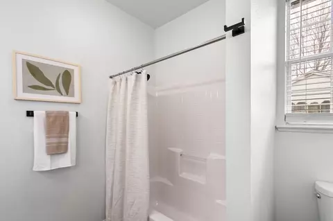 Bath - 225 Creekside Way, Winters, CA 95694 photo 2 of 5