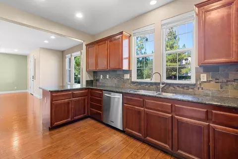 Kitchen - 197 Barnhill Dr, Folsom, CA 95630 photo 2 of 2