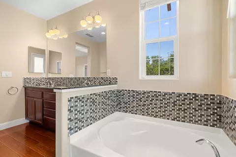 Bath - 197 Barnhill Dr, Folsom, CA 95630 photo 4 of 5