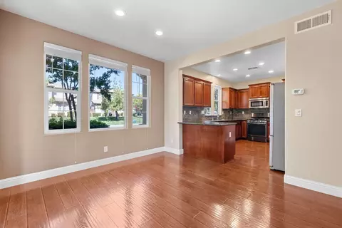 Living - 197 Barnhill Dr, Folsom, CA 95630 photo 6 of 8