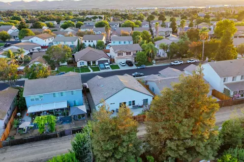 View/Area - 536 Red Robin Dr, Patterson, CA 95363 photo 7 of 9
