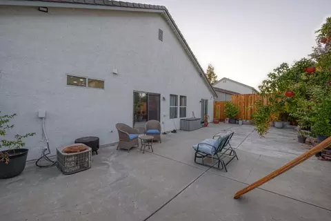 Exterior - 536 Red Robin Dr, Patterson, CA 95363 photo 5 of 7