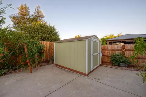 Exterior - 536 Red Robin Dr, Patterson, CA 95363 photo 6 of 7