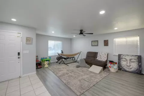 Entry Way - 536 Red Robin Dr, Patterson, CA 95363 photo 1 of 2