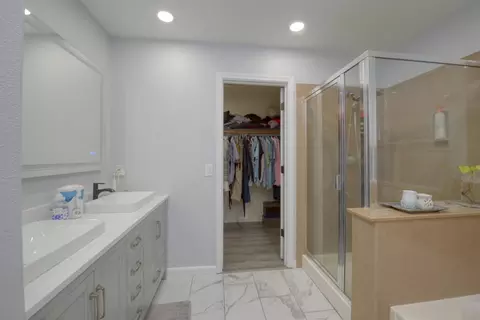 Bath - 536 Red Robin Dr, Patterson, CA 95363 photo 2 of 2