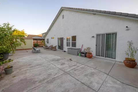 Exterior - 536 Red Robin Dr, Patterson, CA 95363 photo 4 of 7