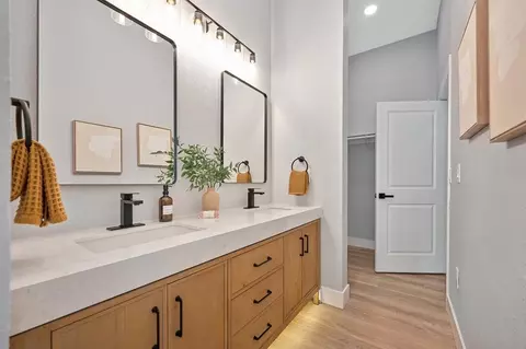 Bath - 1713 Mission Ave, Carmichael, CA 95608 photo 3 of 6