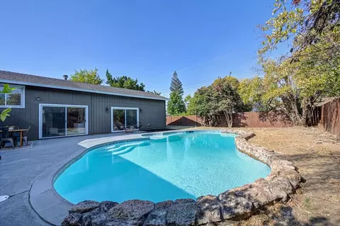 Exterior - 1713 Mission Ave, Carmichael, CA 95608 photo 11 of 13