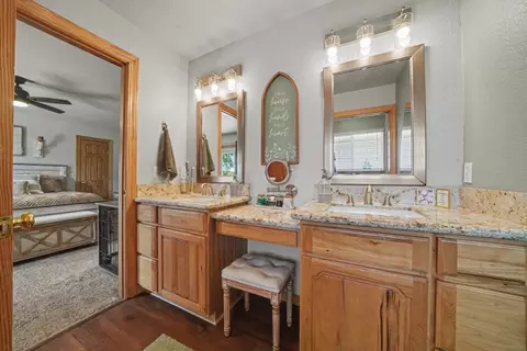 Bath - 7806 Doster Rd, Mountain Ranch, CA 95246 photo 3 of 5