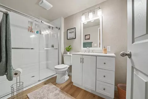 Bath - 7806 Doster Rd, Mountain Ranch, CA 95246 photo 4 of 5