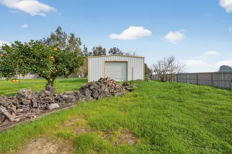 Exterior - 27350 Thornton Rd, Thornton, CA 95686 photo 3 of 9