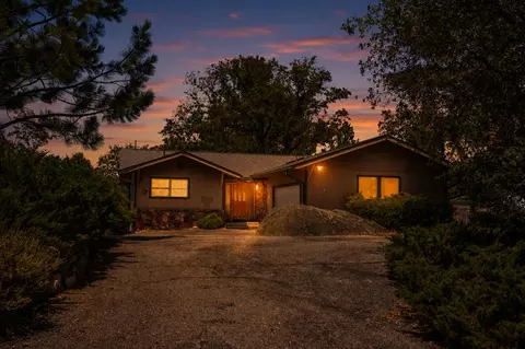 23290 E Shadow Dr, Auburn, CA 95602