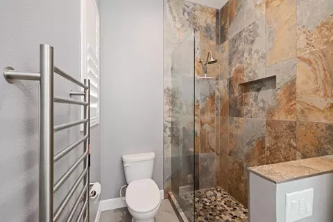 Bath - 1211 Como Dr, Manteca, CA 95337 photo 2 of 7