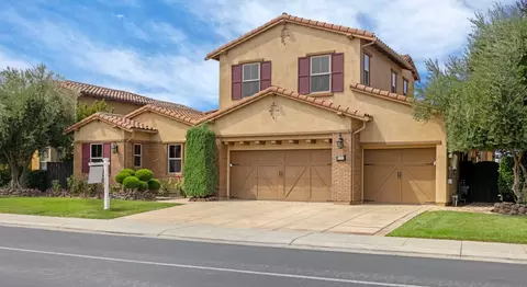 Exterior - 1211 Como Dr, Manteca, CA 95337 photo 2 of 14