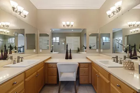 Bath - 1211 Como Dr, Manteca, CA 95337 photo 5 of 7