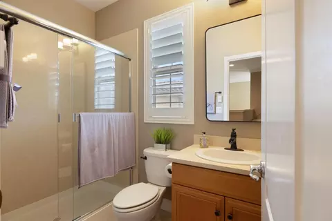 Bath - 1211 Como Dr, Manteca, CA 95337 photo 3 of 7