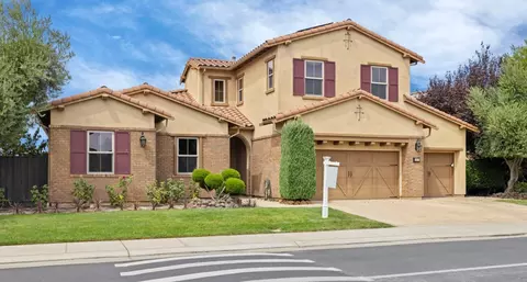 Exterior - 1211 Como Dr, Manteca, CA 95337 photo 5 of 14